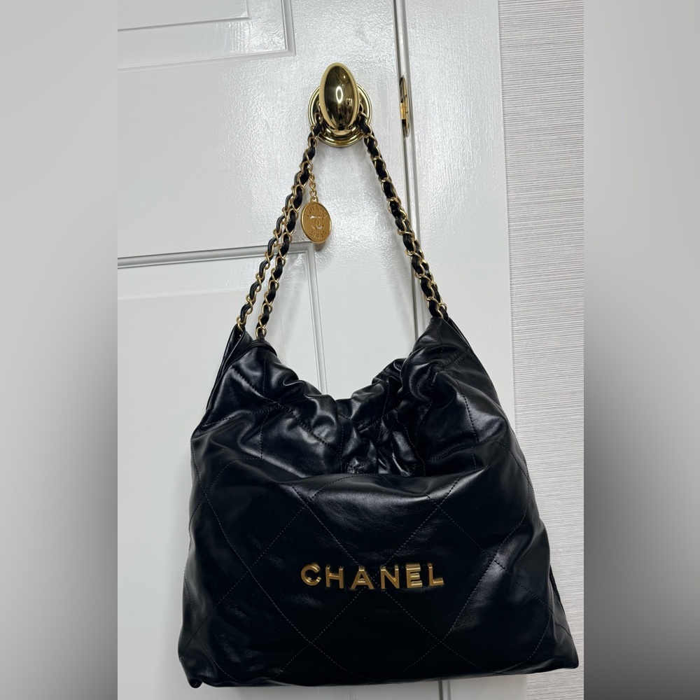 Authentic Chanel 22 Medium Hobo Bag all original paperwork included - Picture 2 of 9